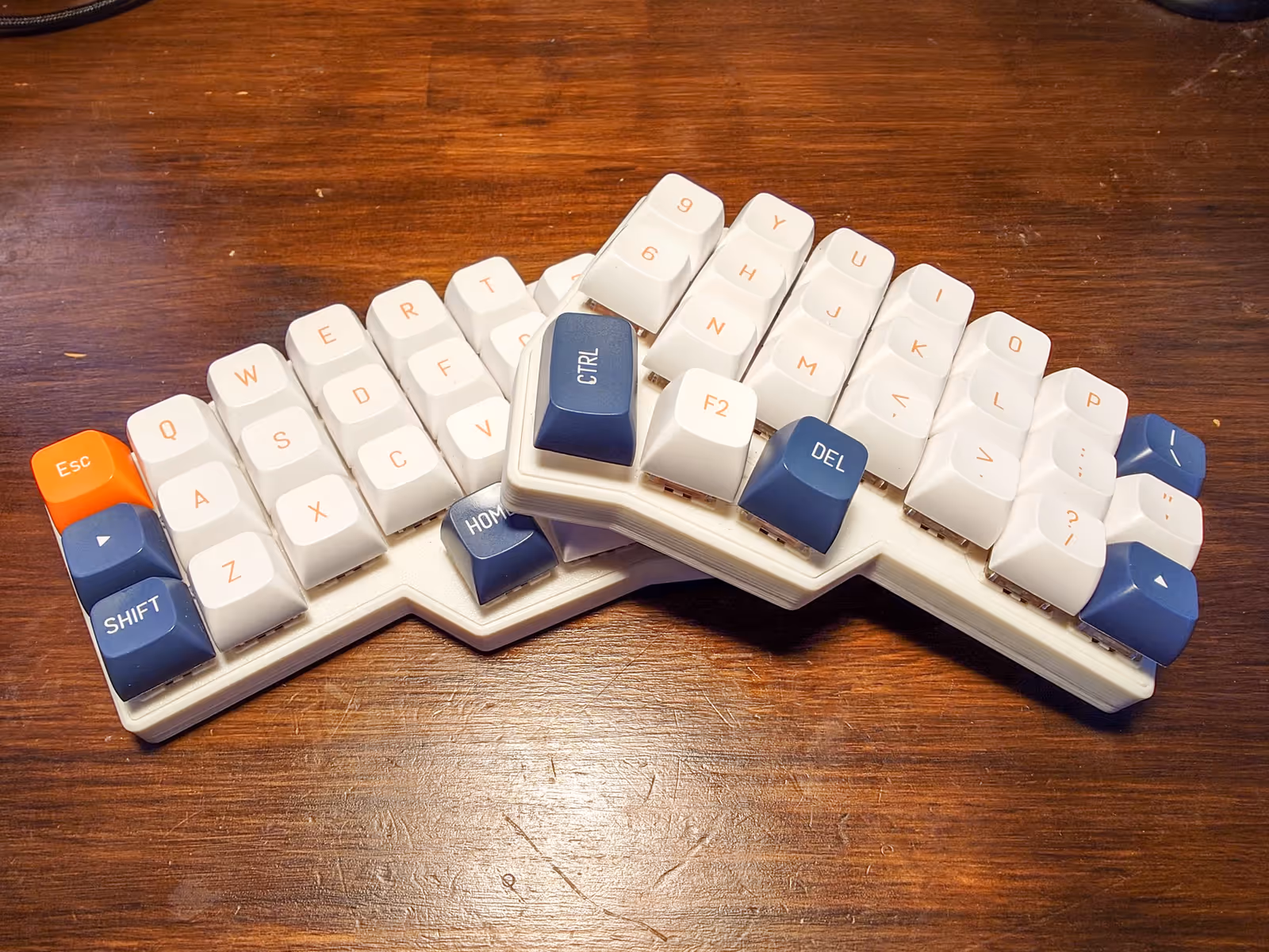 Corne V4 Cherry キーボード